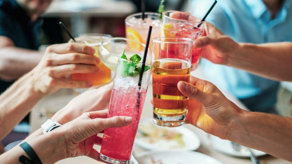 同僚と飲んでいる時